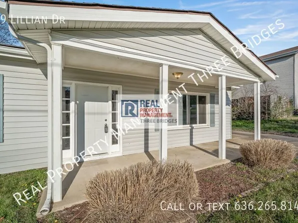 19 Lillian Dr, Saint Charles, MO 63304