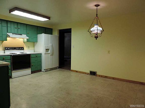 5th image of 81 Suburban Ct