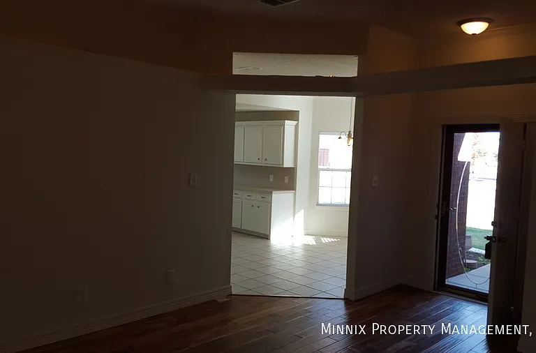 1002 Oshkosh Ave — Photo 10
