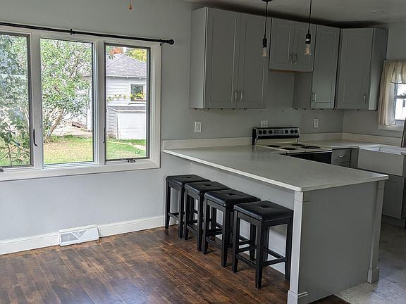 4th image of 384 Hamilton Ave