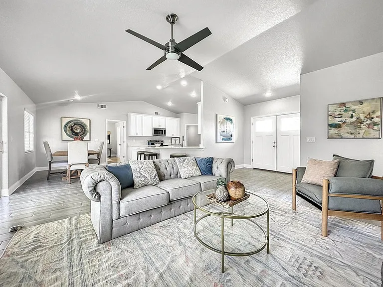 685 Berkley Pointe Dr — Photo 14