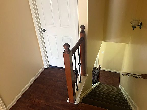 Upstairs hall looking dwn