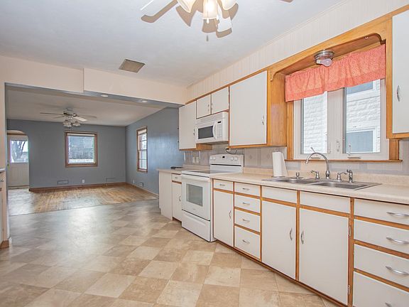 5th image of 1209 Okoboji Ave