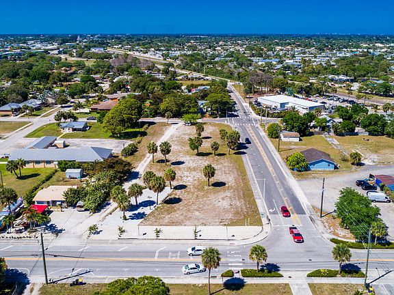 3rd image of 4878 SE Commerce Avenue
