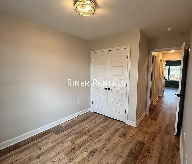 1327 Derby Dr — Photo 13