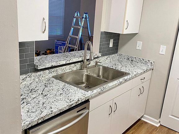 2nd image of 615 Rue Marseille