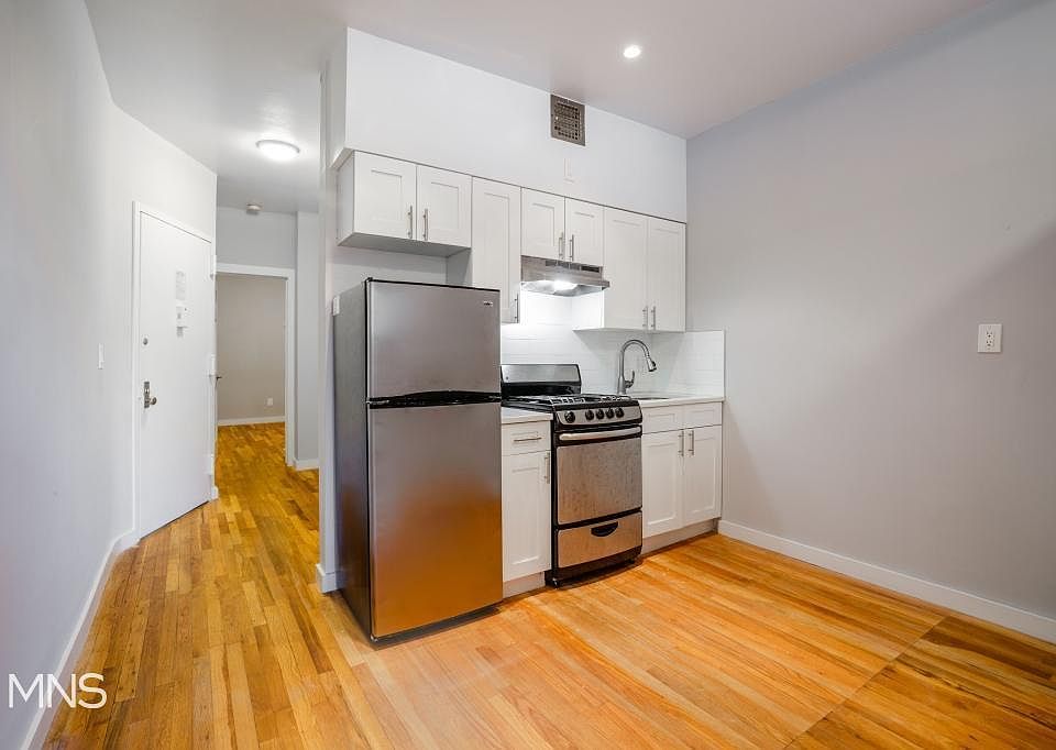 1st image of 320 W 49th St APT 3FW