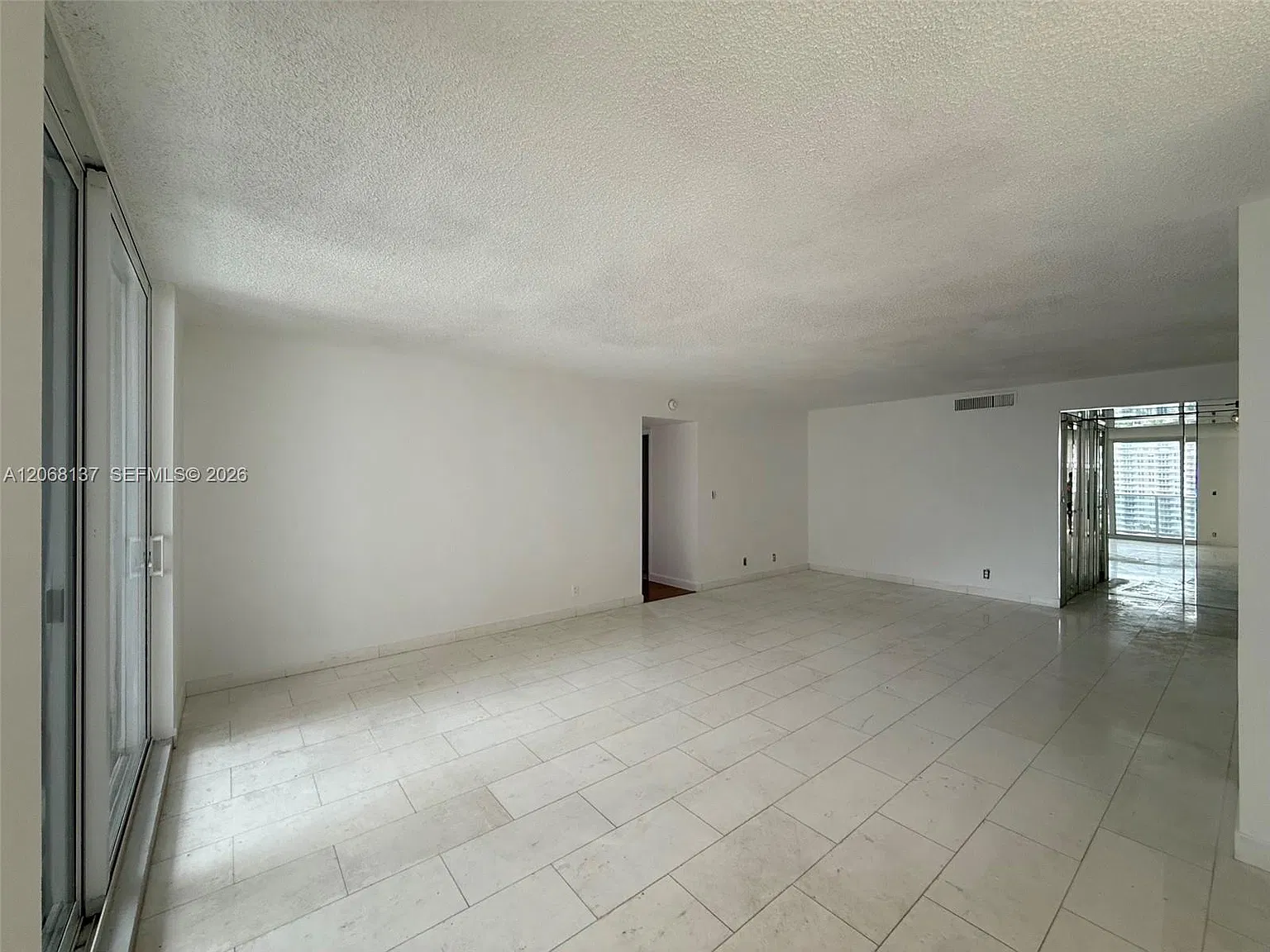 1904 S Ocean Dr — Photo 2