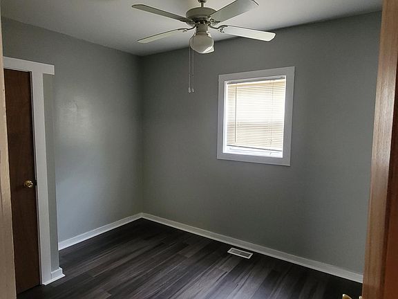 3rd image of 68 1/2 Oakwood Ave