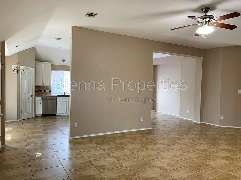 209 N Blue Ridge Pkwy — Photo 4