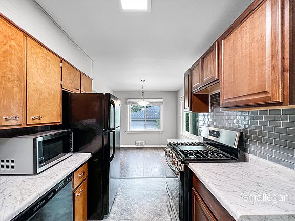 3rd image of 909 Orange St