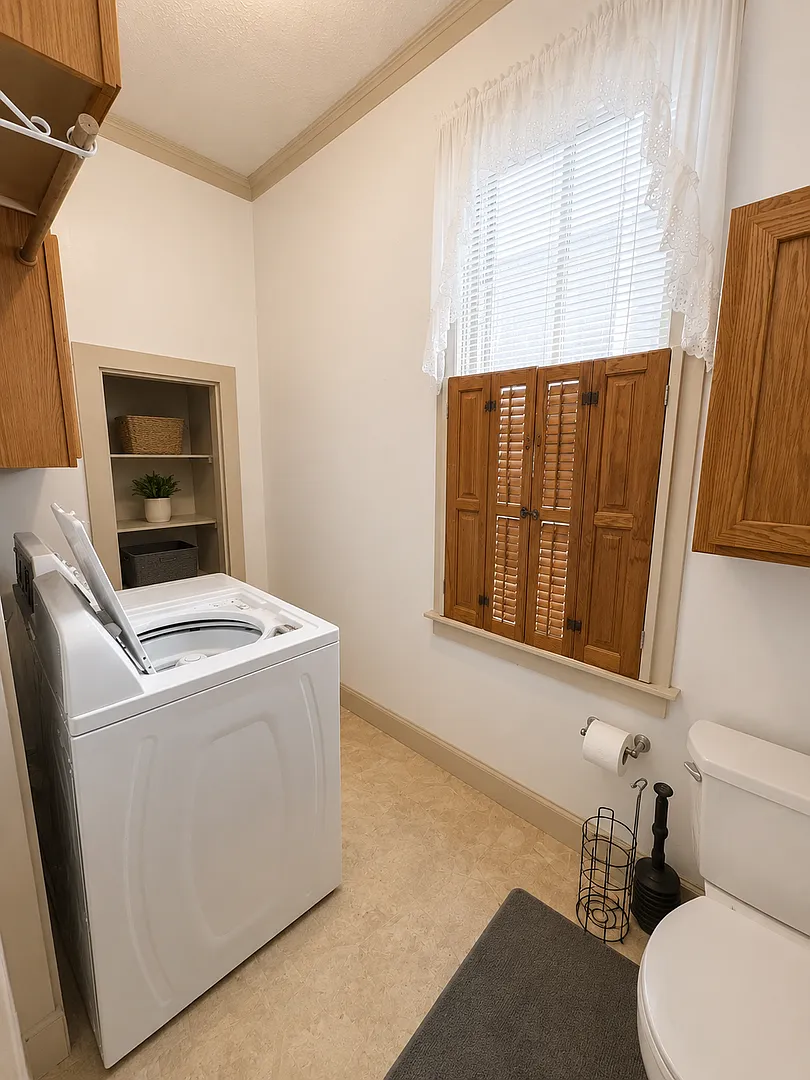 1338 College Street — Photo 3