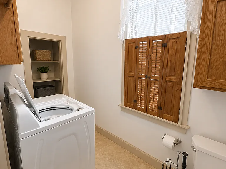 1338 College St — Photo 3