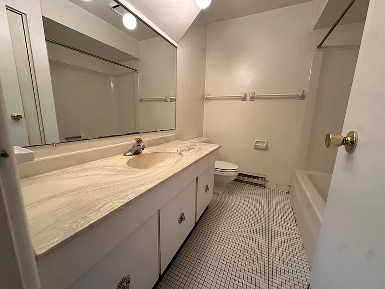 University Park Apartments near Cornell University — Photo 558