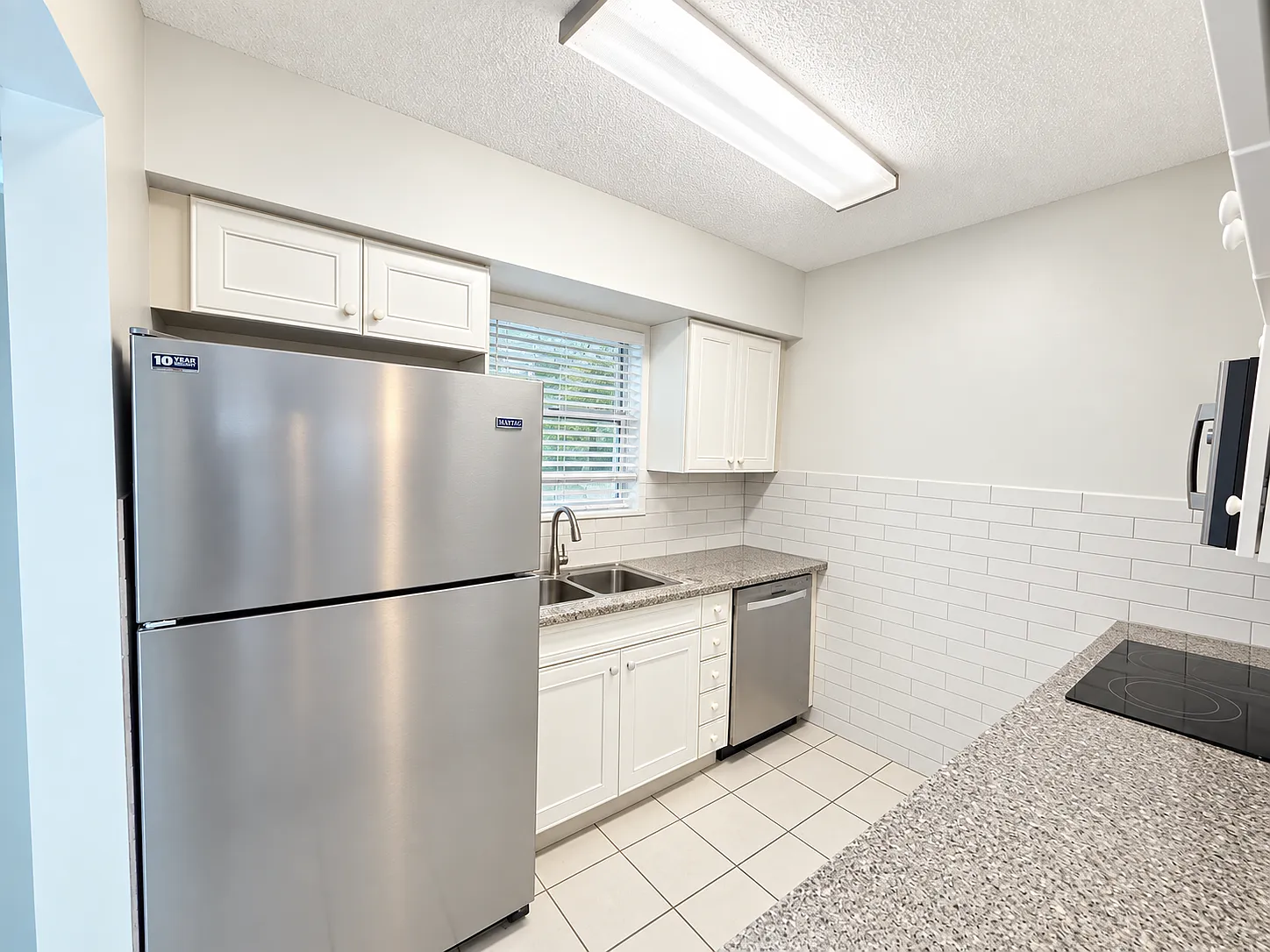 2 bed, 1048 sqft, $1,800 — Photo 4