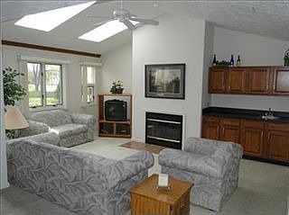 3rd image of 111 W Lakeshore Dr #4C