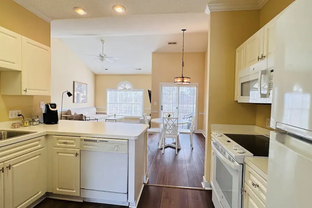 1 bed, 850 sqft, $1,600 — Photo 3