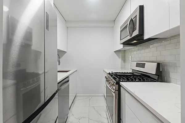 Rented by Avenues Real Estate | media 21