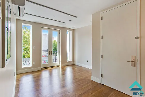 Rented by EXR | media 1