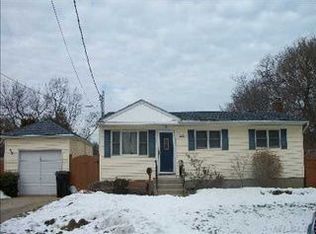 87A Herbert St, Islip, NY 11751