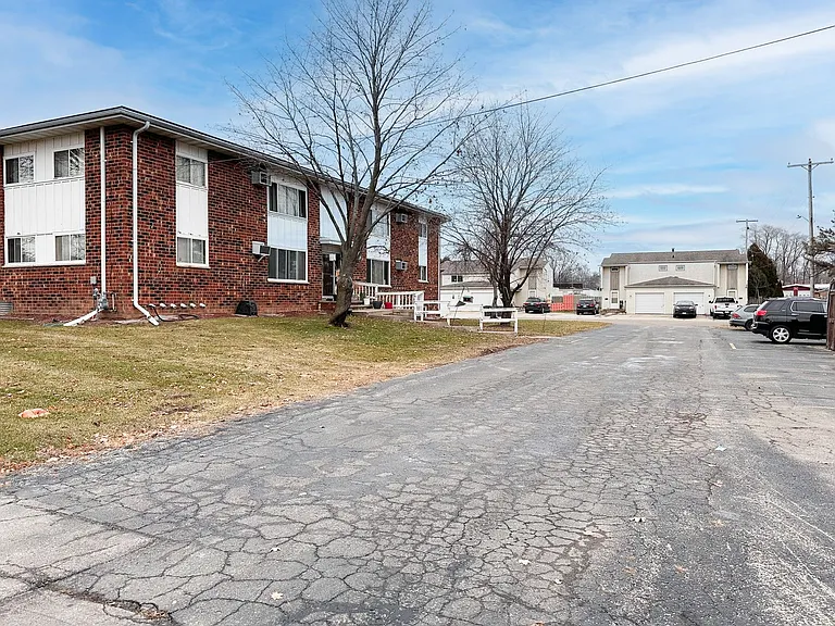 1227 Doctors Dr — Photo 12