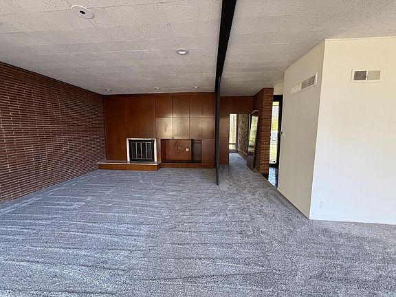 3rd image of 203 E Maitland Ln