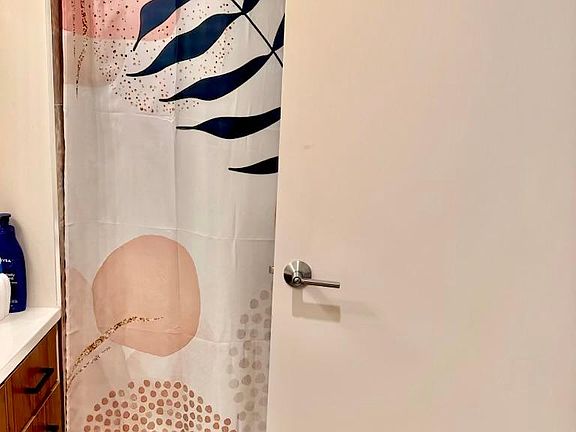 4th image of 2481 N Milwaukee Ave #470