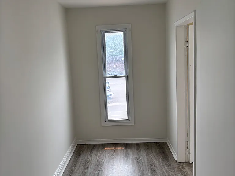 46 Tiffin St — Photo 2