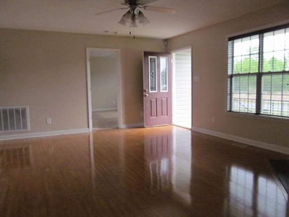 3rd image of 602 Heron Dr