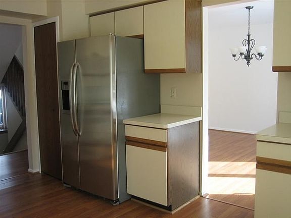 4th image of 2126 Crestland Dr
