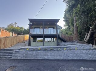 4015 Burton Place W, Seattle, WA 98199