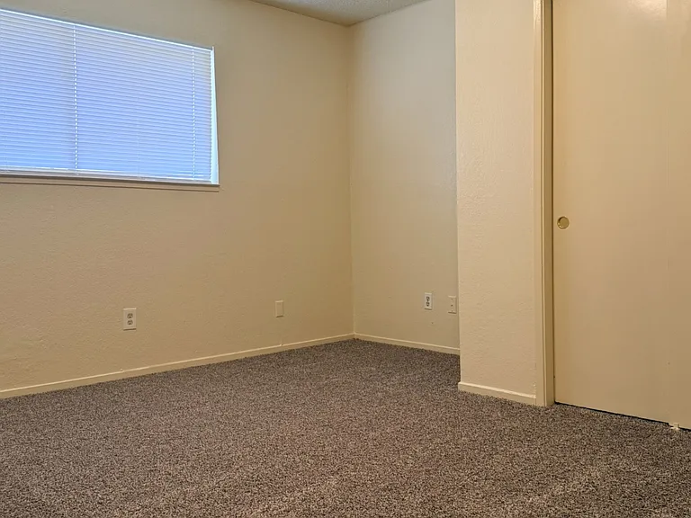 2591 Glen Ave — Photo 15