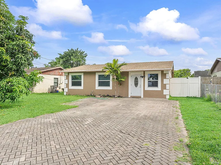 4830 Alberta Ave — Photo 1
