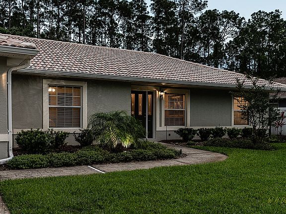 2nd image of 40 Poinsettia Ln