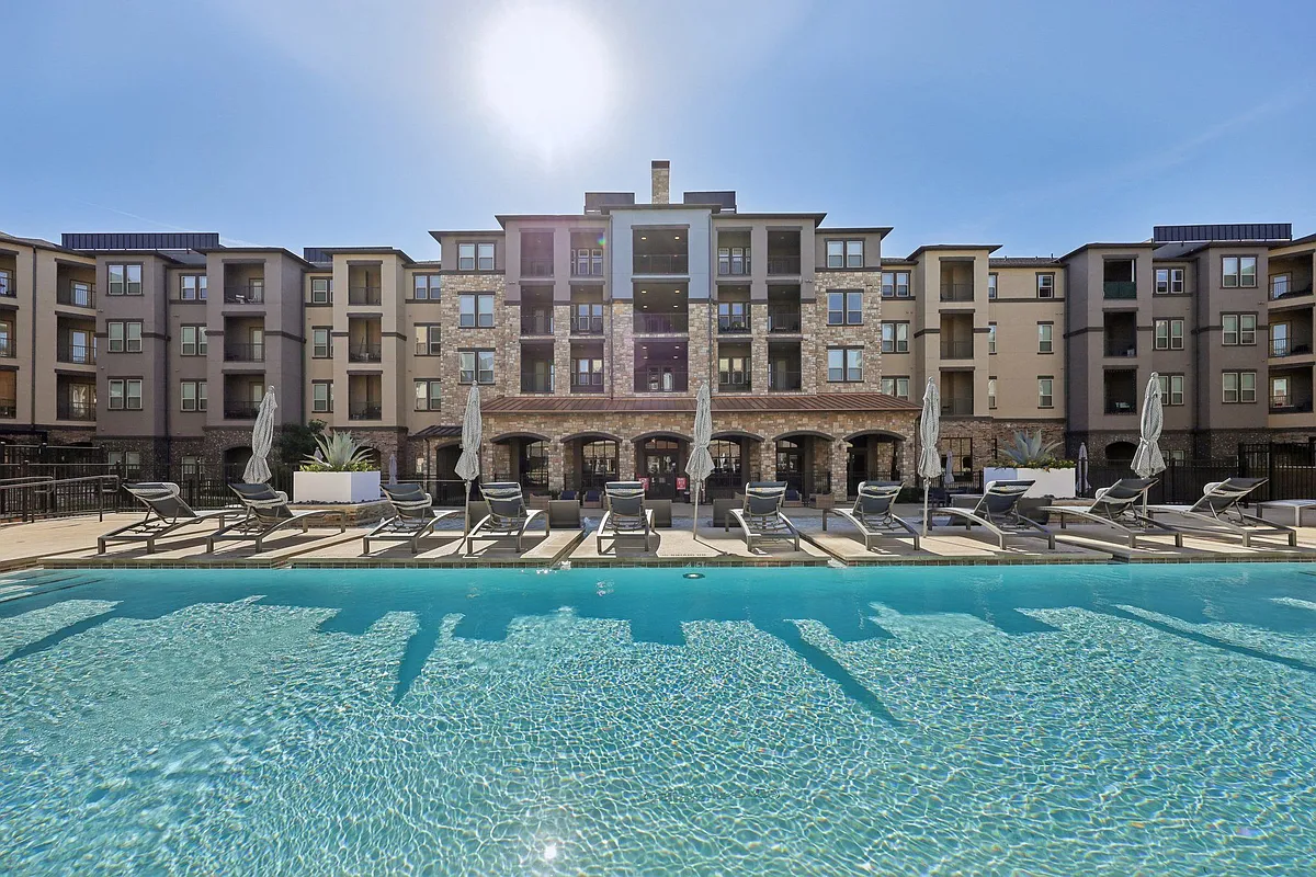 Building Photo - Luxia Craig Ranch