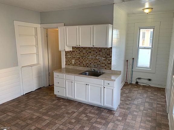 5th image of 451 Howard Ave Fl 1