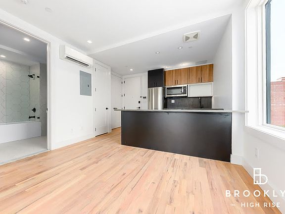 4th image of 986 Rogers Ave #6F