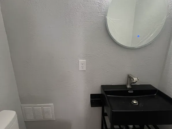 3609 Wayne Ave, Kansas City, MO 64109