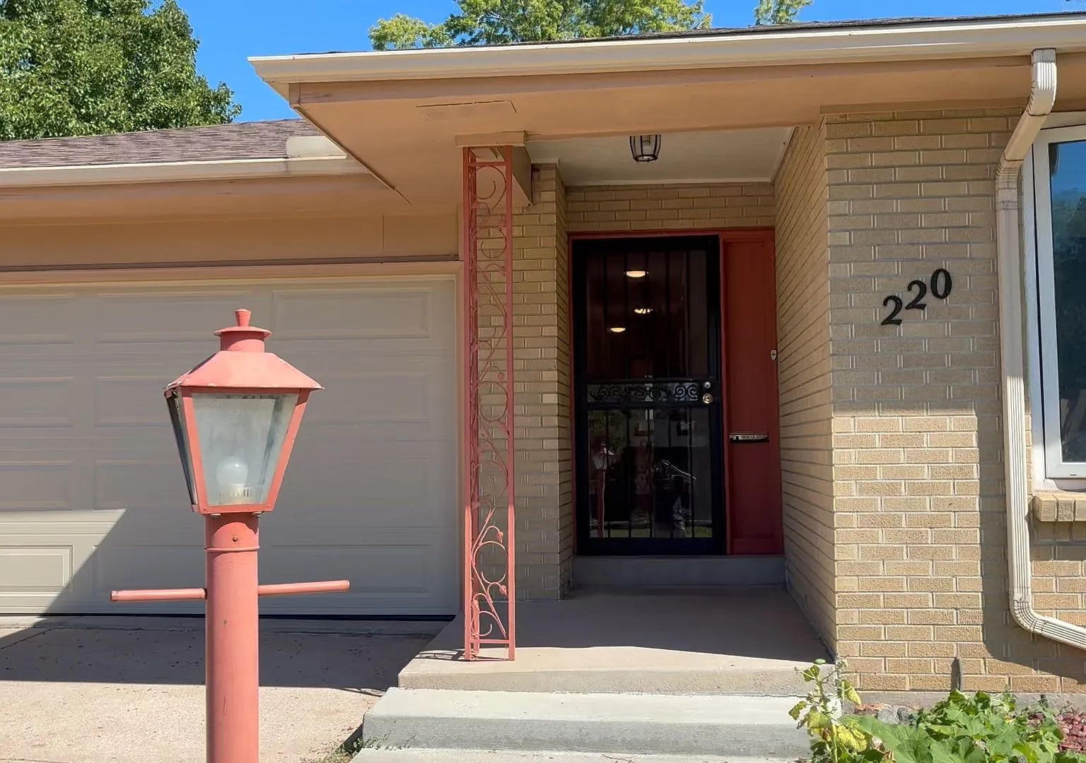 4 bed, 2800 sqft, $4,200 — Photo 1