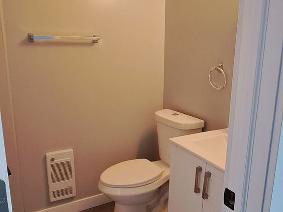 4th image of 109 Albert St S #2