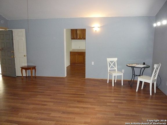 4th image of 4022 Brook Oak Dr