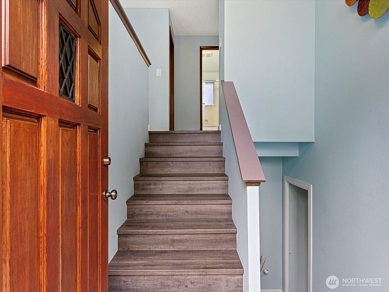 5th image of 16445 Ambaum Boulevard S