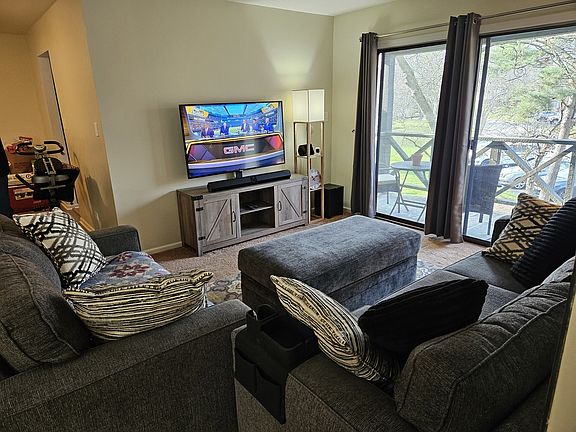 4th image of 1018 Cottonwood Ct APT 2B