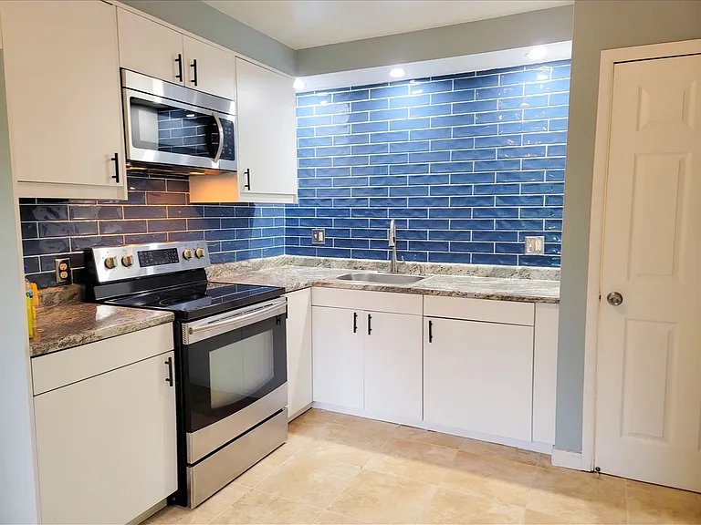 3825 Moore St — Photo 12