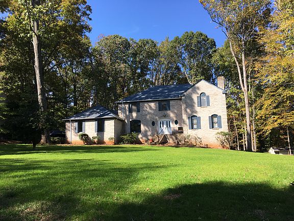3rd image of 405 Quail Hollow Dr