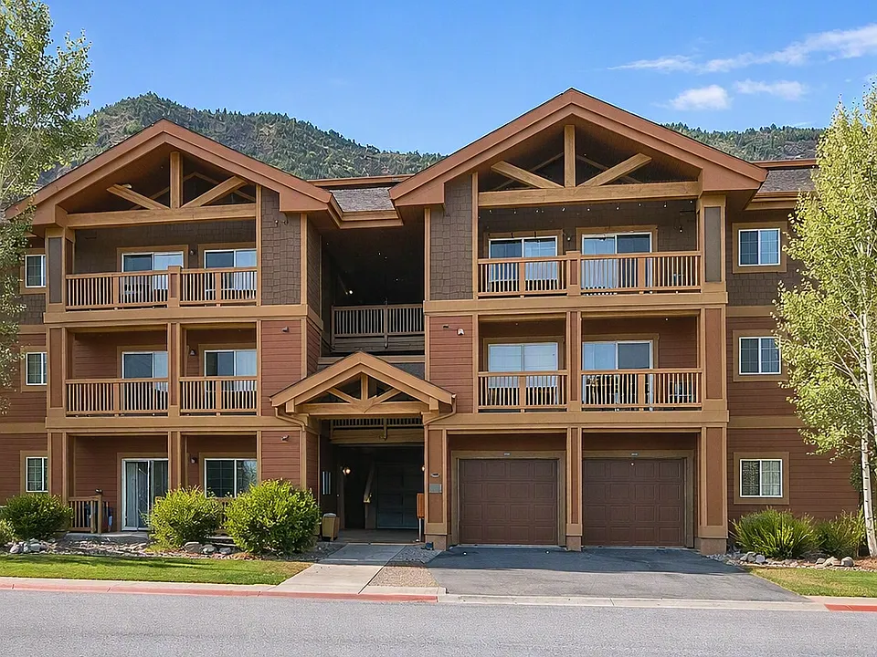 560 River View Dr #706-1