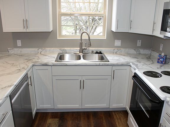 4th image of 1113 Avenue D St