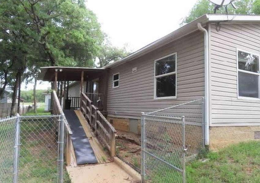 1st image of 100 Live Oak St