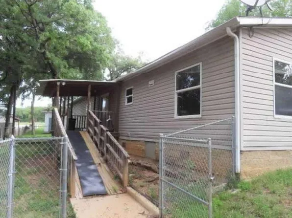 100 Live Oak St, Azle, TX 76020
