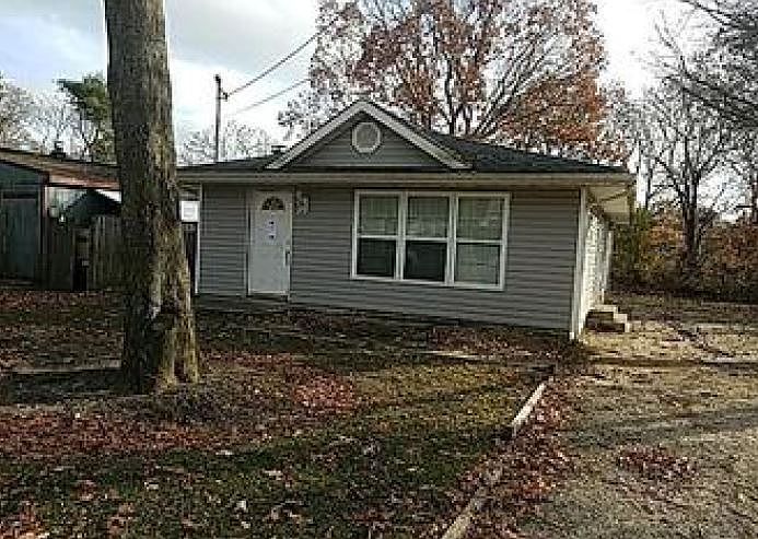 2nd image of 194 Mastic Blvd